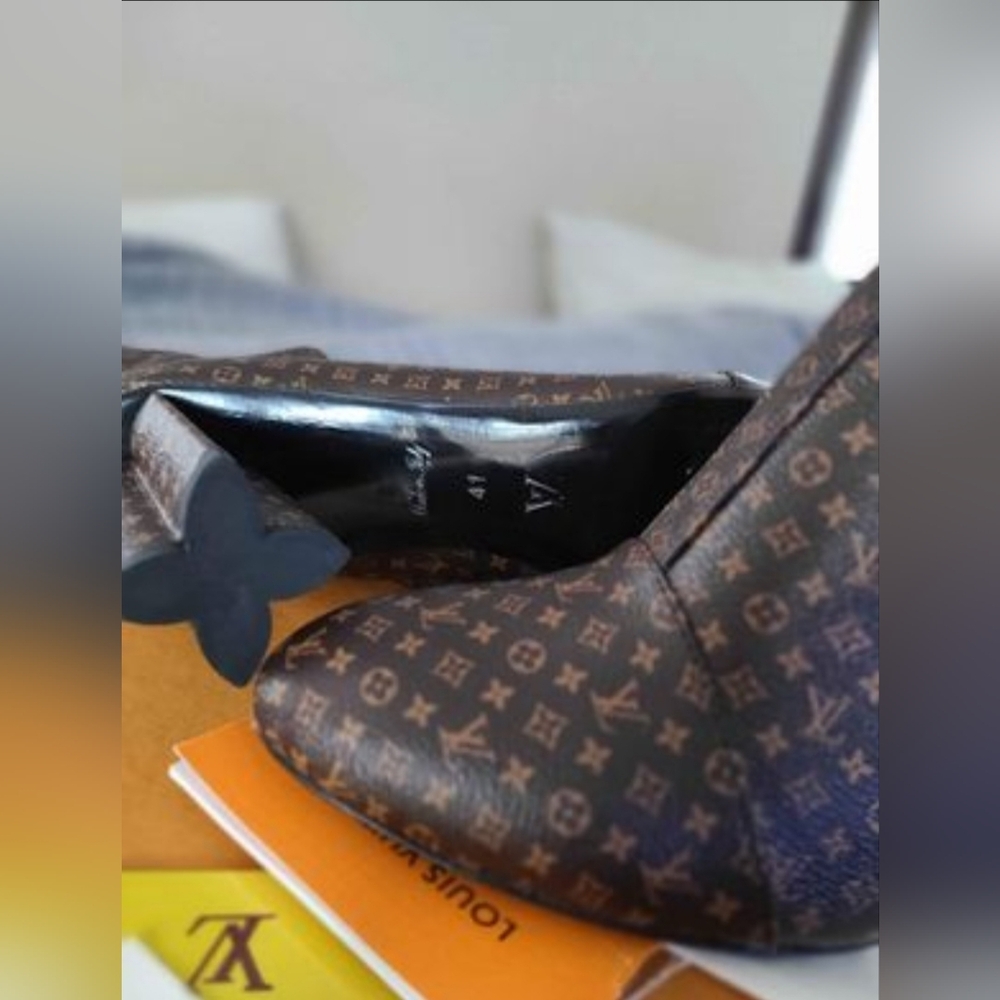 Elegant Brown Designer Ankle Boots - Picture 3 of 5